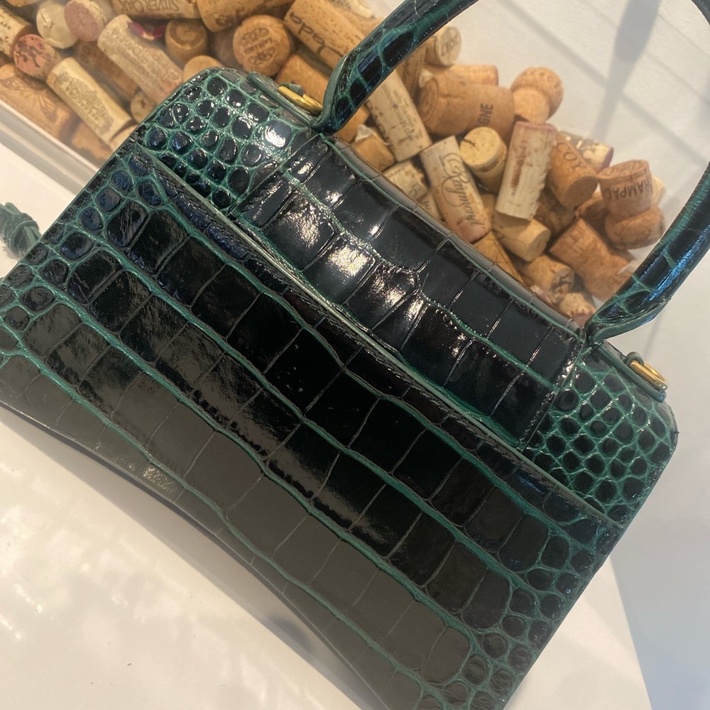 WOMEN'S HOURGLASS SMALL HANDBAG CROCODILE EMBOSSED IN FOREST GREEN.